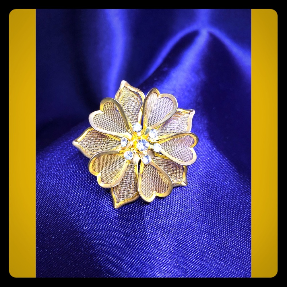 Adjustable gold flower ring